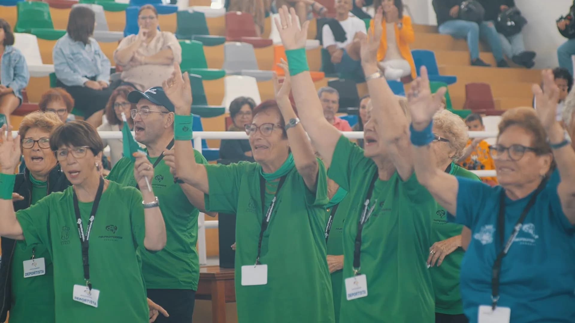 Neurolimpiadas - Personas mayores participando en actividades deportivas